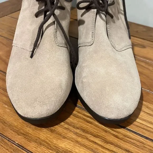 NWOT Crocs Leigh Suede Wedge Shootie Women’s Boot Size 11. - Picture 4 of 9